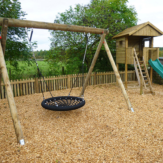 Arborist. Reciclare. Tocatura lemn.